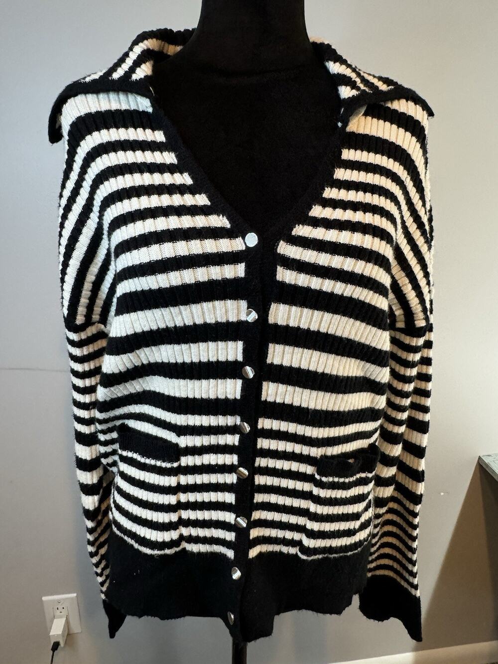 Bagatelle Collection Black And White Stripe Long Sleeve Button Up Cardigan Sz L